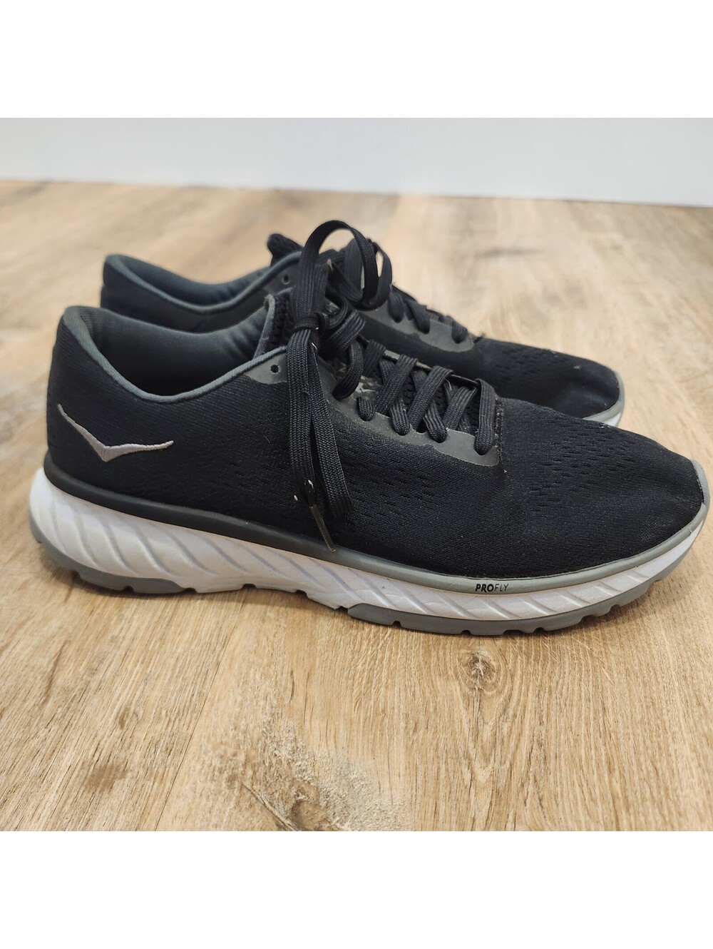 Size 7.5 / Hoka One One HOKA Cavu 2 Womens Black White Good Condition